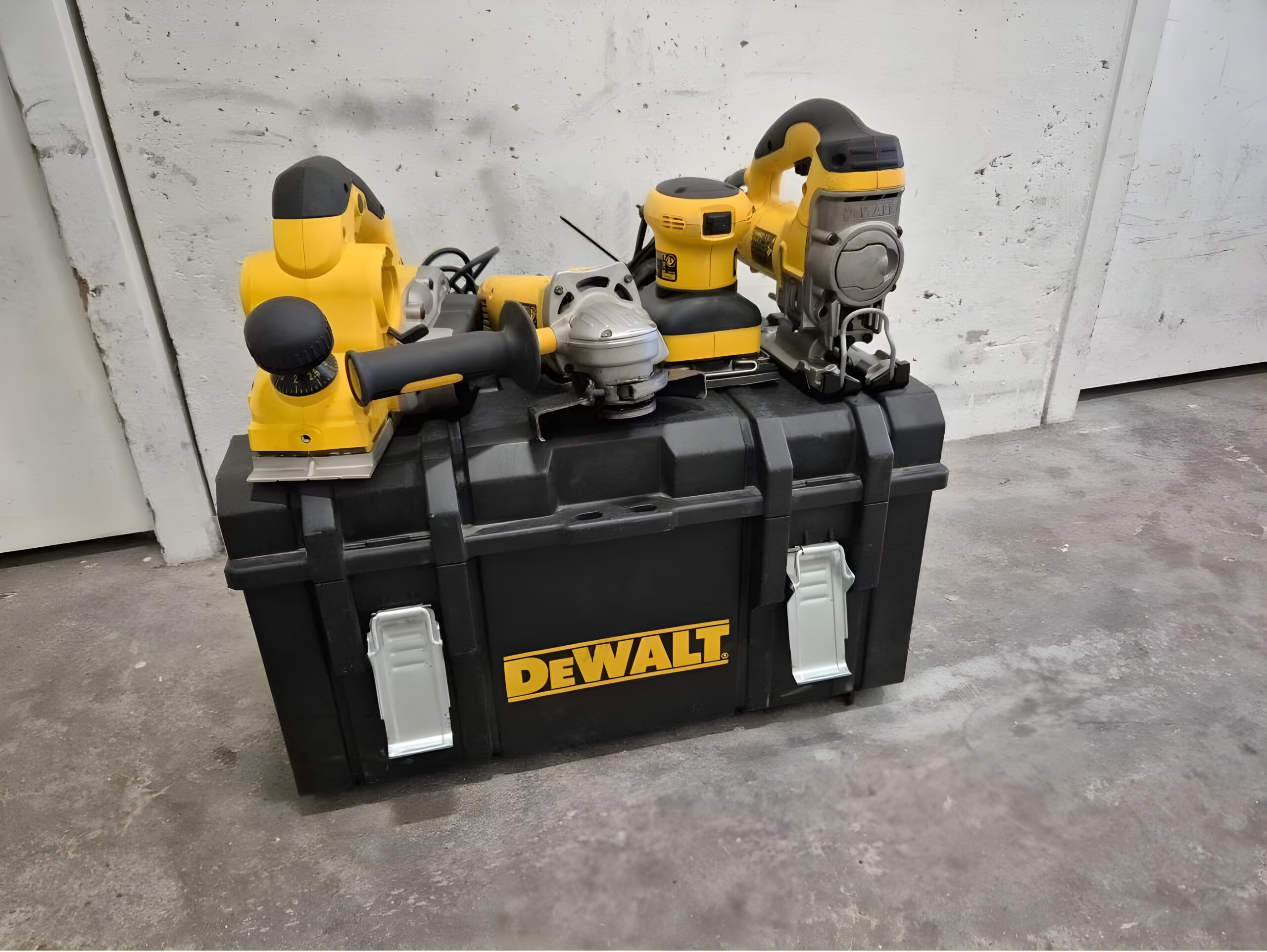 Set Dewalt dans atelier